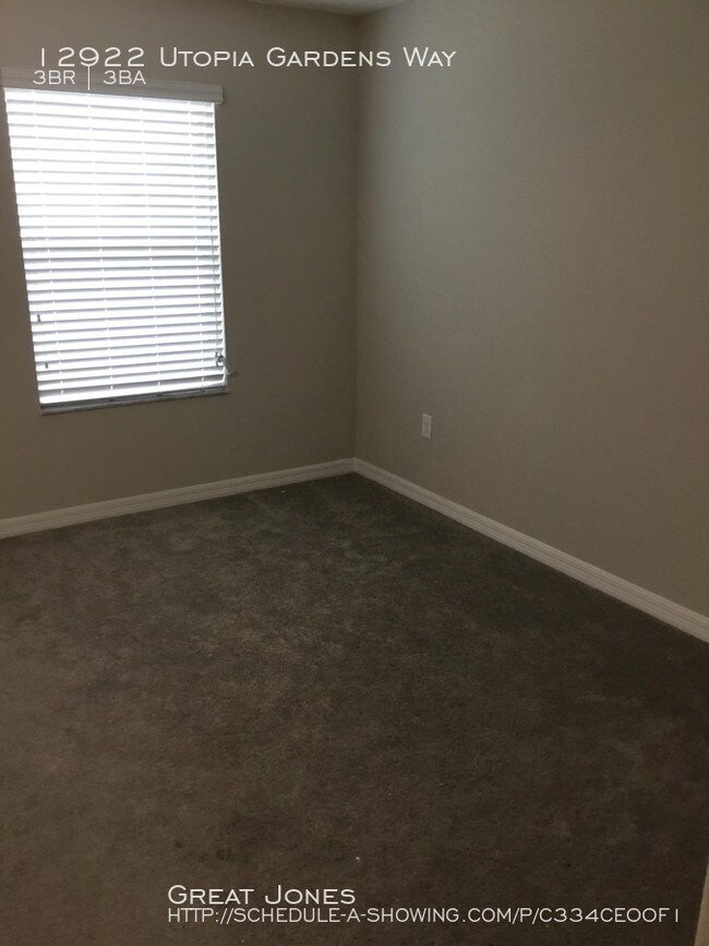 Building Photo - 12922 Utopia Gardens Way