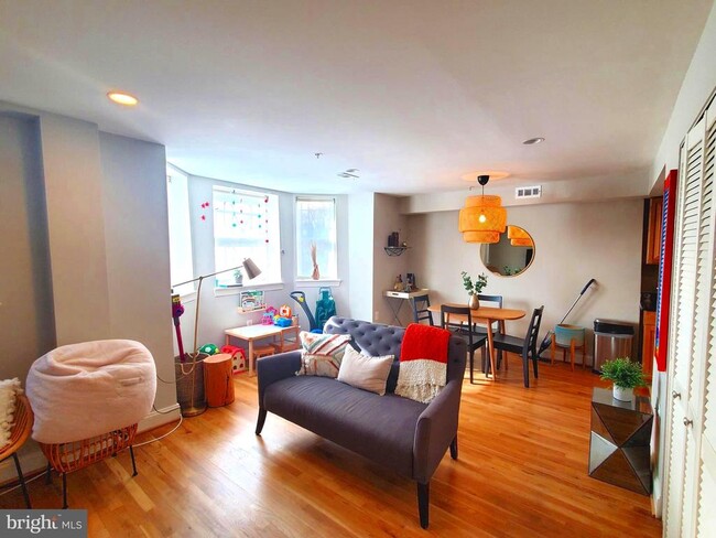 Primary Photo - 1417 Chapin St NW