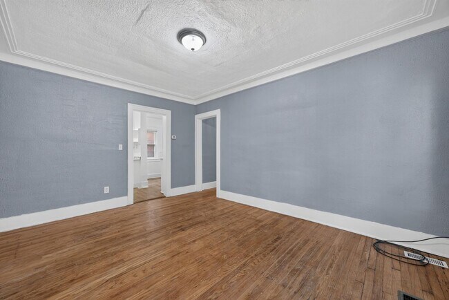 Building Photo - 2025 Calvert Ave