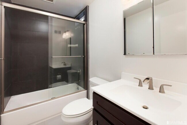 Building Photo - Large Private Bedroom in Sunset / Parkside near McCoppin Square and Taraval Corridor