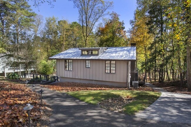 Building Photo - 8885 Bay Dr