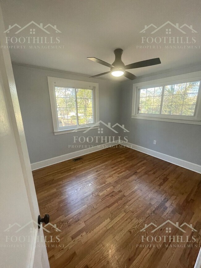 Building Photo - 301 Eskew Cir