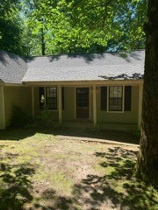 Building Photo - Britton Dr. - 4 Bedroom / 2 Bath House with Large Yard!!