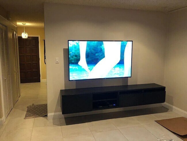 Building Photo - 4310 Cove Dr