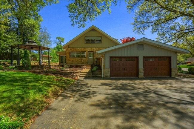 Building Photo - 2 Davidson Dr