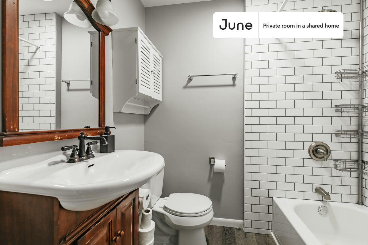 Building Photo - Room in Shared 3 bed/1 bath home