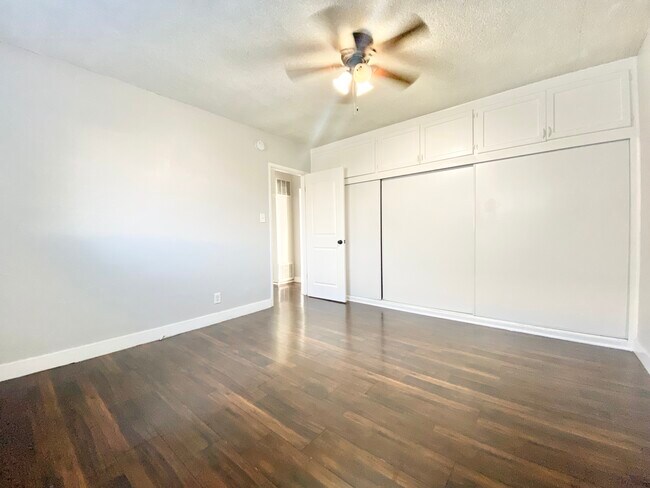 Building Photo - 1026 N Hudson Ave
