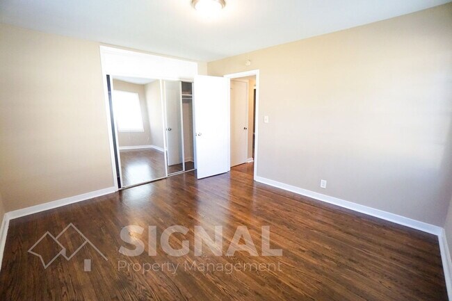 Building Photo - 748 Meadowbrook Dr