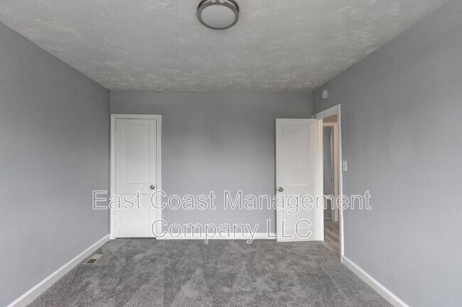 Building Photo - 4909 Edgemere Ave