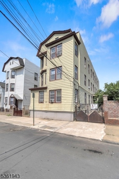 Building Photo - 215 Delaware St