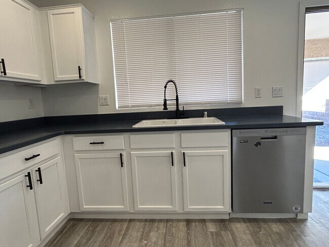 Building Photo - Beautifully Remodeled