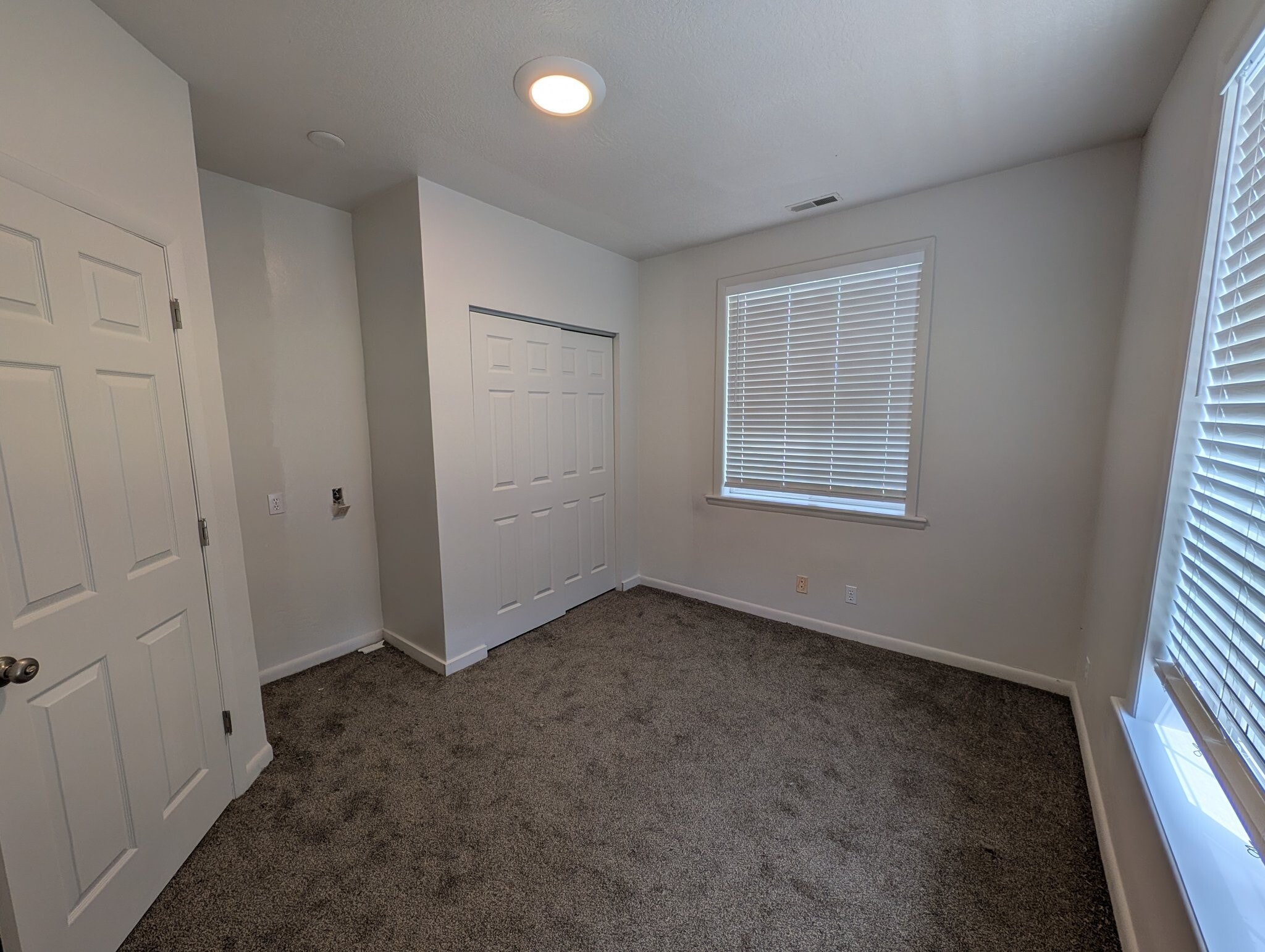 Building Photo - 1760 N 400 E