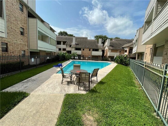 Building Photo - 2500 Burleson Rd