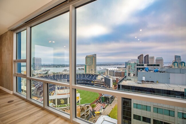 Building Photo - S/W Facing Icon Penthouse with Spectular Ballpark, Bay, and Ocean Views