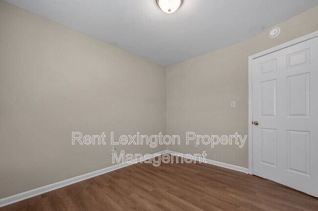 Building Photo - 833 Malabu Dr