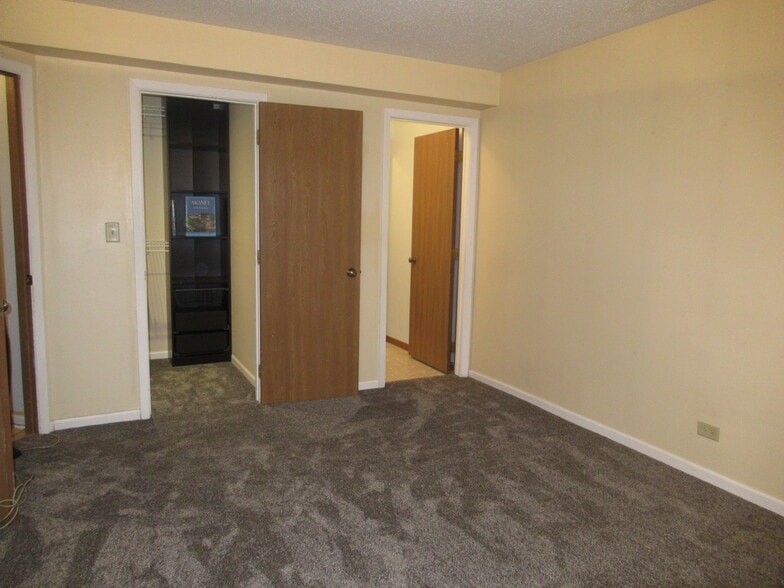 Building Photo - 9 Cedar Ct