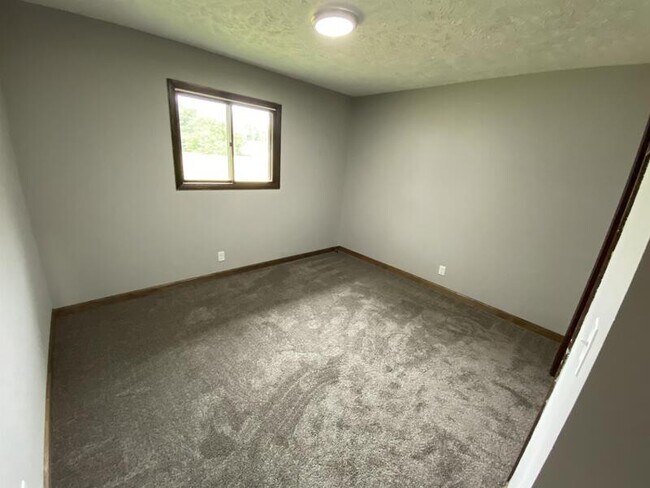 Building Photo - 608 Paddock St