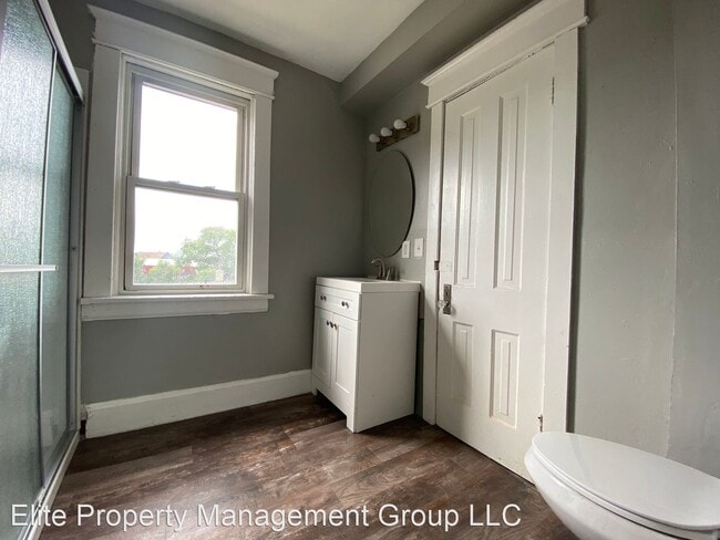 Building Photo - 6 br, 2 bath House - 1066 Ross Ave E