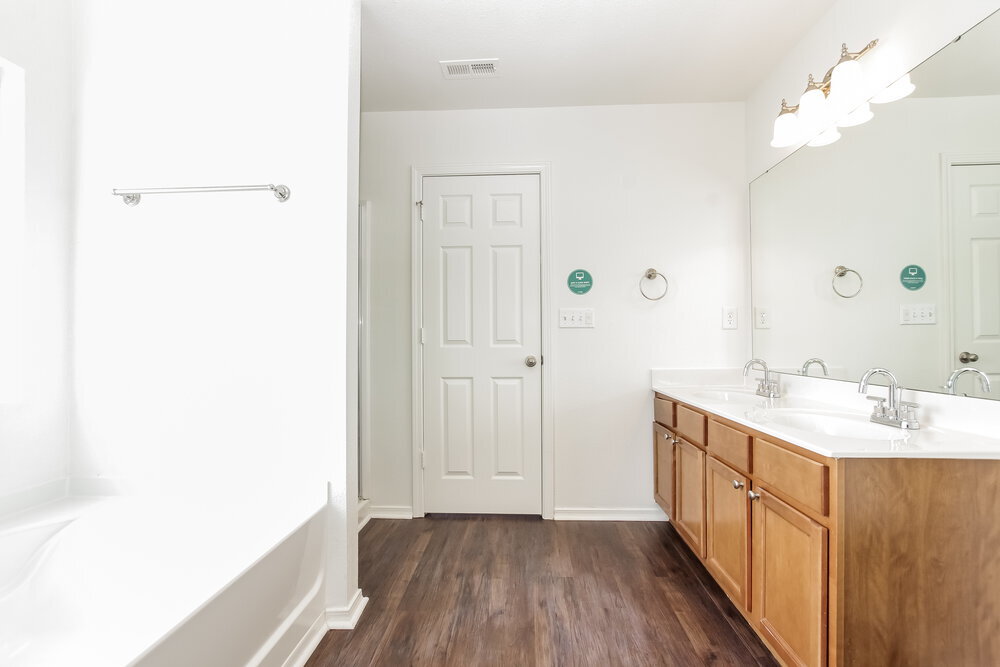 Building Photo - 910 Willow Wind Dr