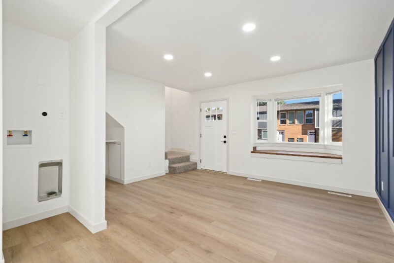 Building Photo - 1624 Banyan Dr