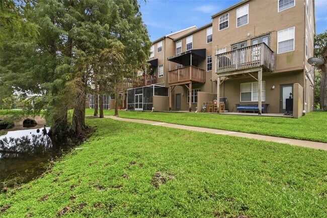 Building Photo - 3011 Pointeview Dr
