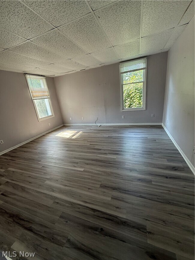 Building Photo - 1108 River Dr