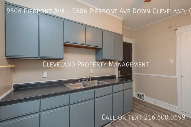 Building Photo - Charming Cleveland Duplex