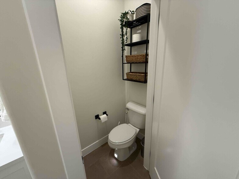 Building Photo - 2159 380 S