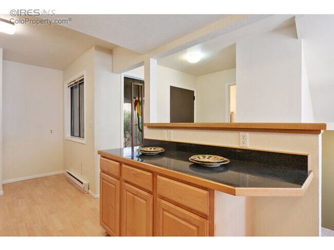 Building Photo - Four bedroom townhouse with easy access to all Boulder has to offer!