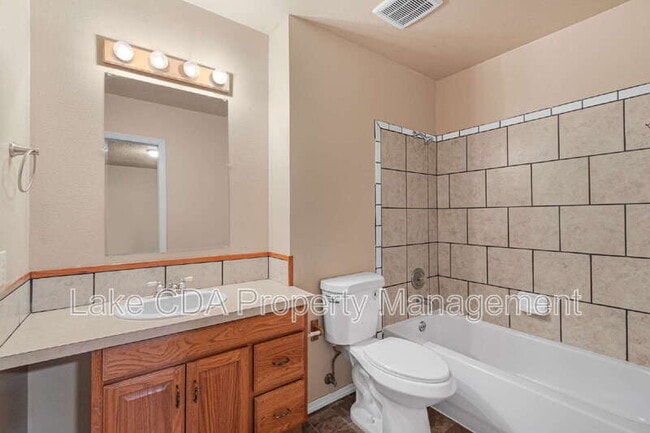 Building Photo - 906 N 2nd St