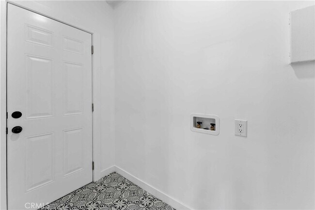 Building Photo - 1236 Cloverdale Ave