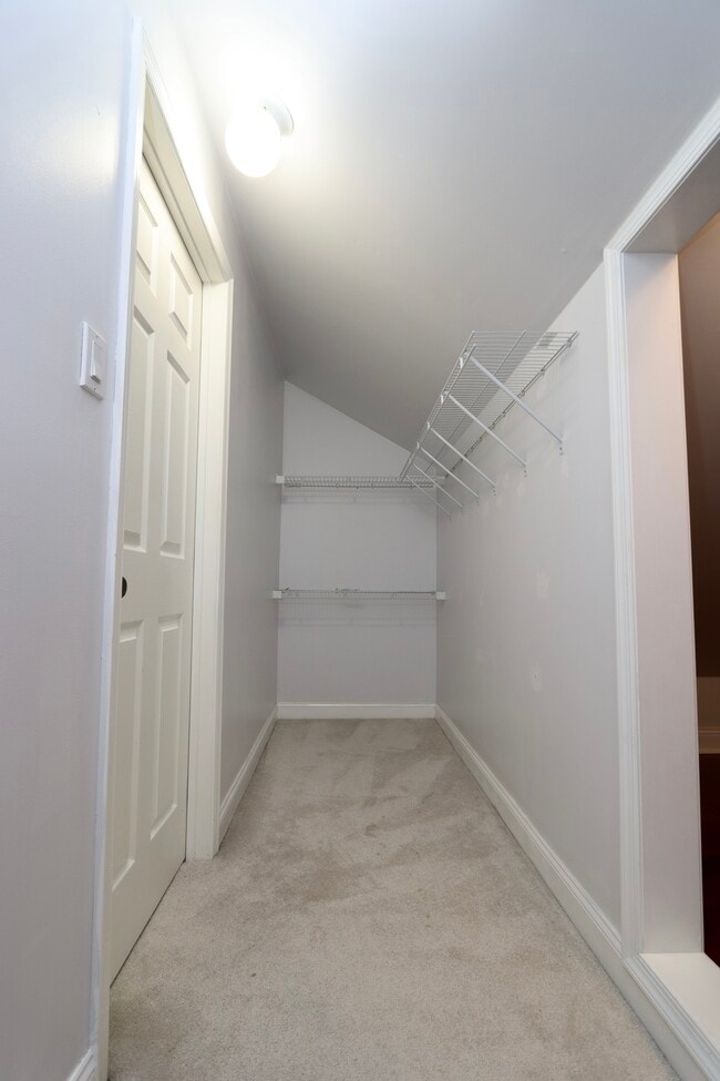 Building Photo - 2969 Columbia Dr