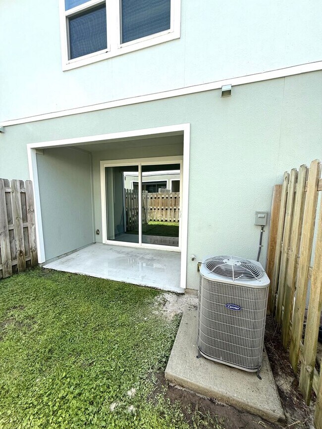 Building Photo - 2BR/3BA Townhome Sweet Townhome - Pet Frie...