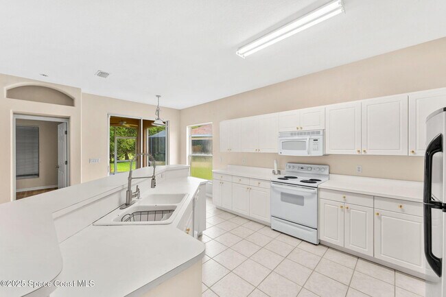 Building Photo - 1774 Sun Gazer Dr