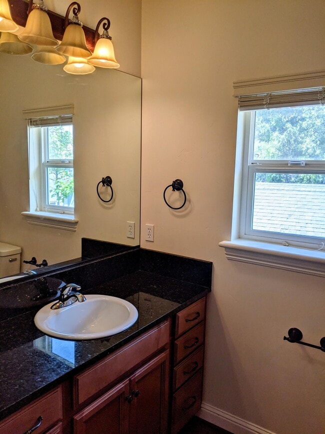 Building Photo - 405 E Main St