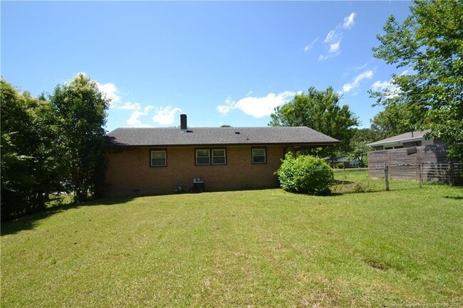 Building Photo - 717 Friar Tuck Rd