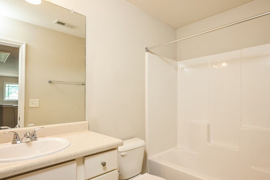 Building Photo - 592 Joneus Dr