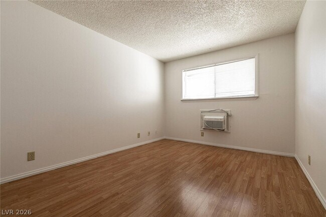 Building Photo - 5404 S Swenson St