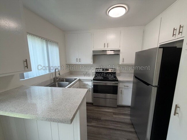 Building Photo - 327 Molino Ave