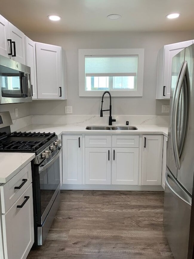 Building Photo - 288 Cahuenga Dr