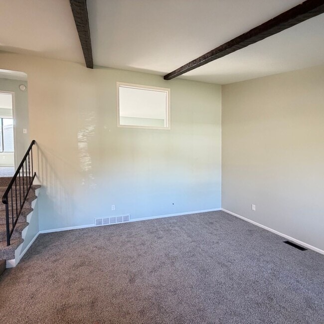 Building Photo - Spacious two Bedroom Quad-Level Home for R...