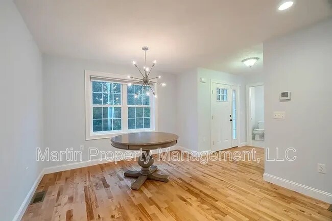 Building Photo - 25 Dahlia Dr