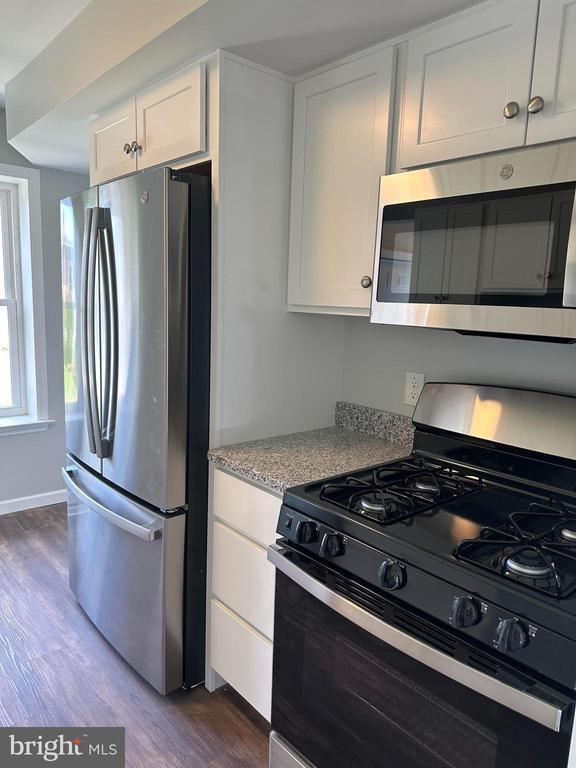 Building Photo - 2102 Reading Ave