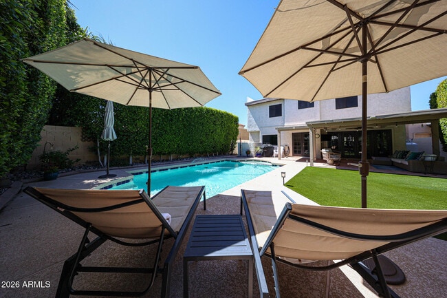 Building Photo - 8085 E Del Trigo