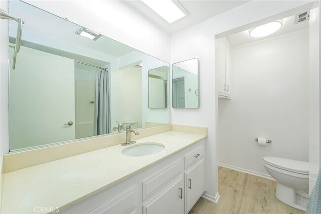Building Photo - 2293 Via Puerta