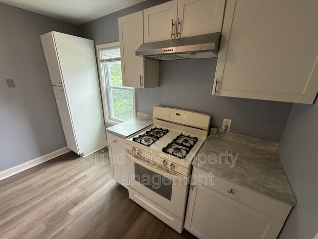 Building Photo - 3067 Princeton Ave