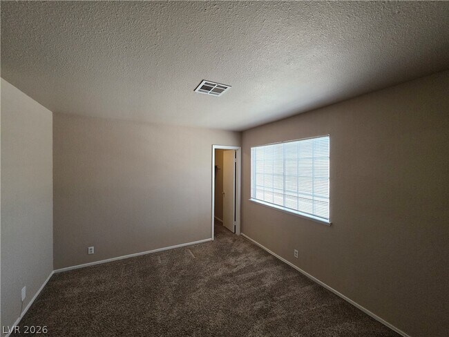 Building Photo - 1745 Mt Hood St