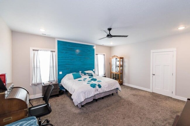 Building Photo - 4 Bed - 2.5 Bath Single Family Home Cimarr...