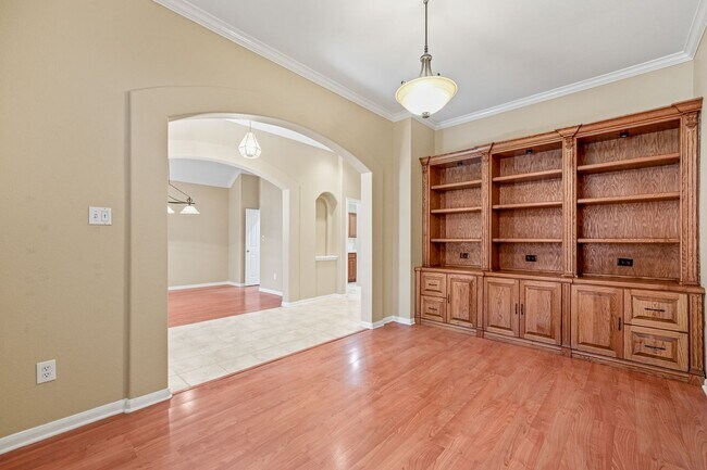 Building Photo - 8615 Traciney Blvd