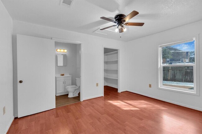 Building Photo - 8503 Rosemary Ln